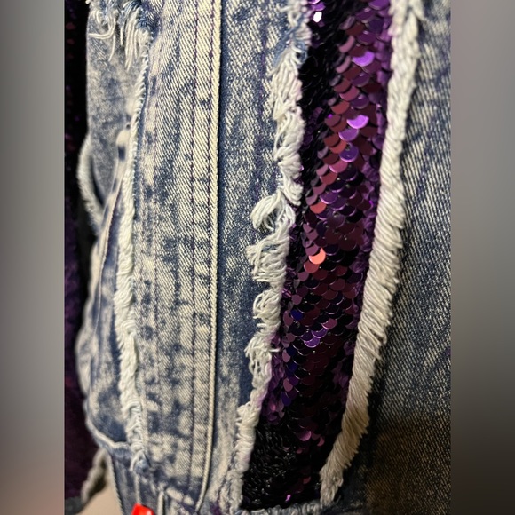 Distressed And sequined Jean Jacket Size Large oversized and lined - Picture 4 of 7